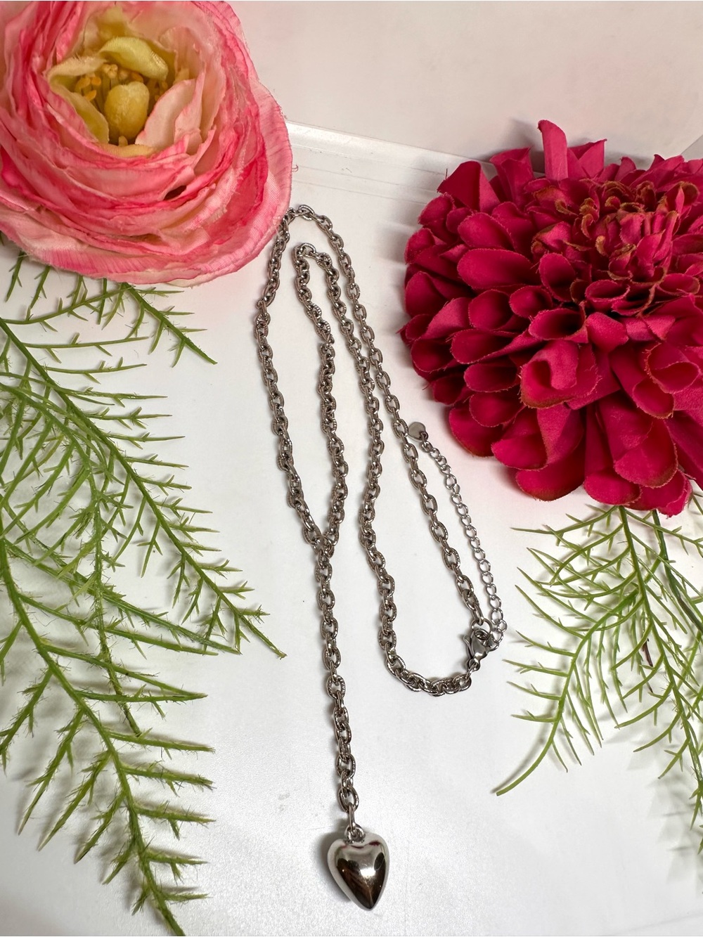 NEW ⚜️ Puffed Heart Lariat Chain Necklace - Picture 4 of 7